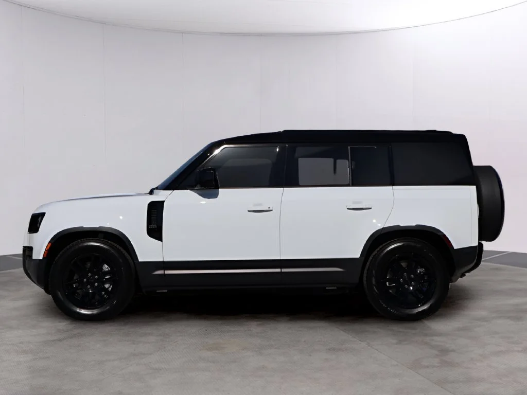 Certified Used 2026 Fuji White Land Rover S image 4