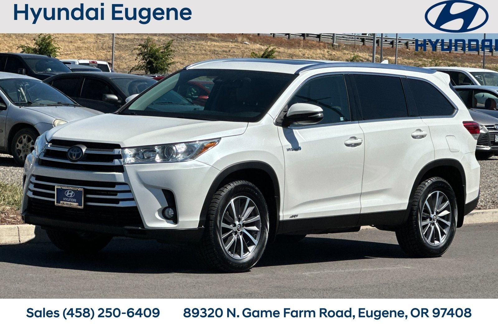 Used 2019 White Toyota XLE image 9