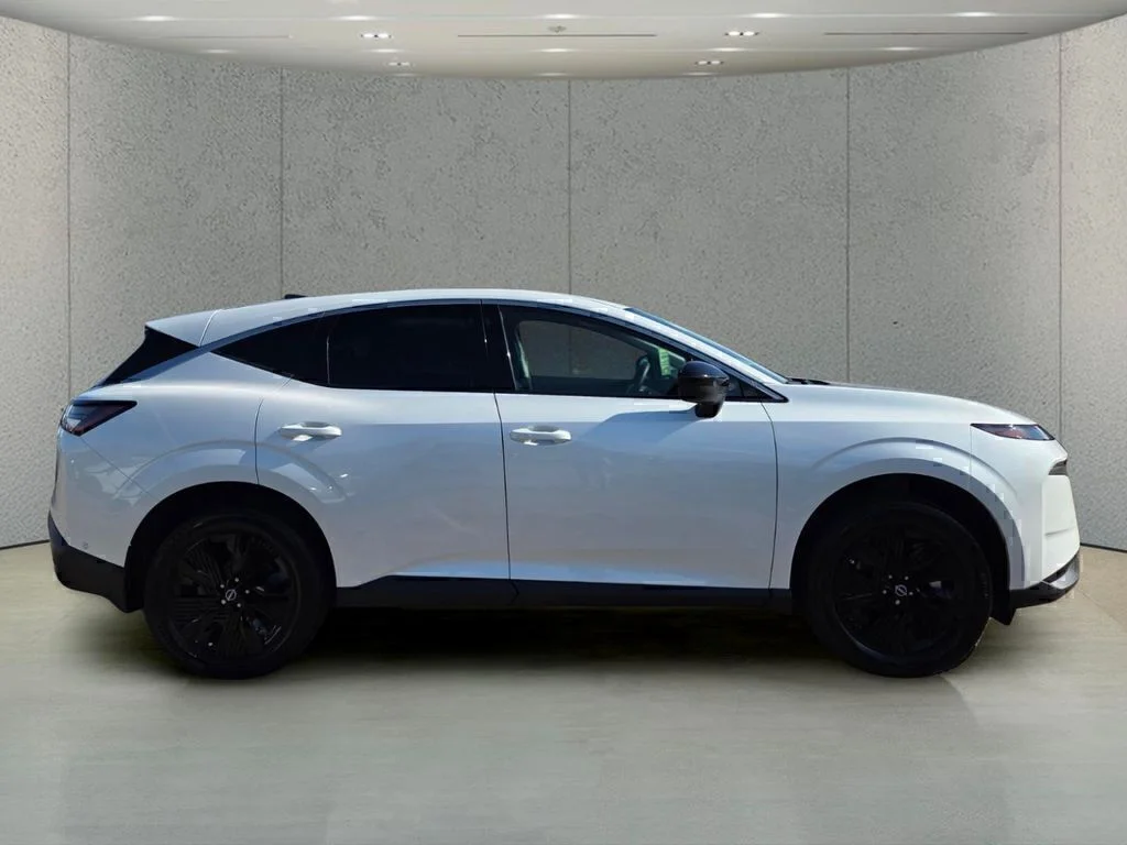 Used 2025 White Pearl Nissan SV image 6