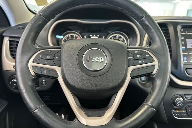 Used 2016 Silver Jeep Latitude image 26