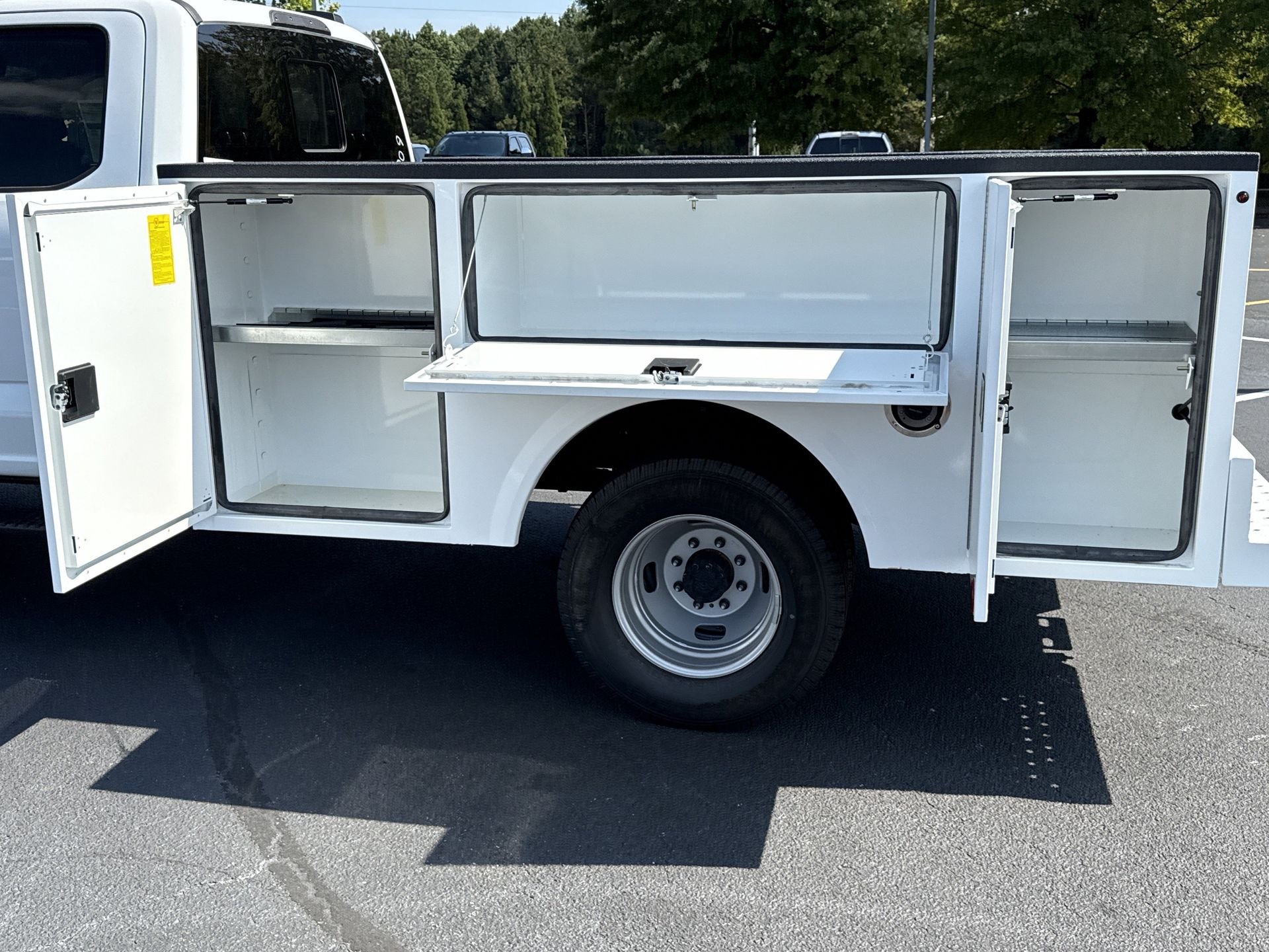 2025 Ford F-350 Super Duty Chassis Cab XL - Photo 20