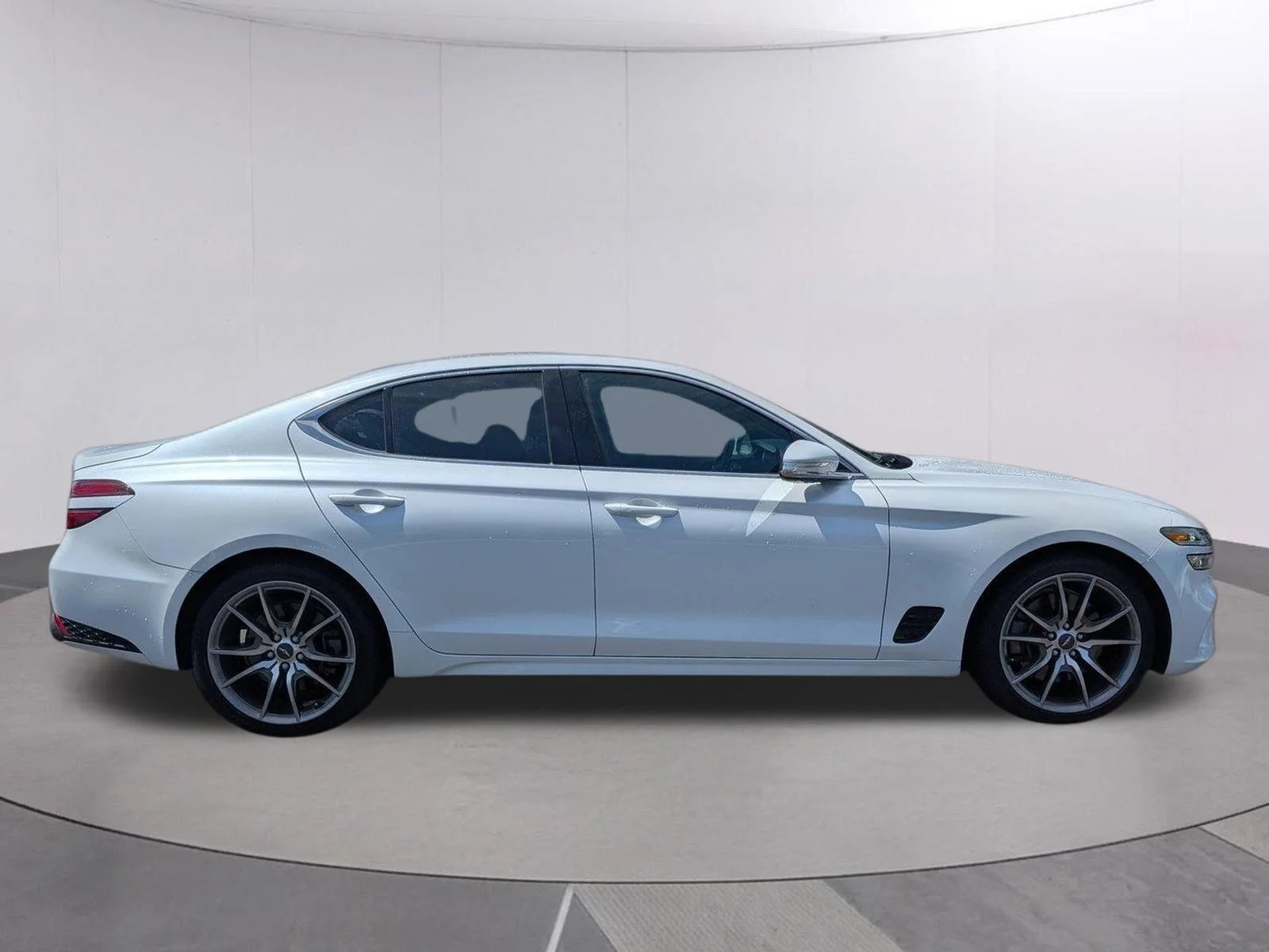 Used 2022 Uyuni White Genesis 3.3T image 6