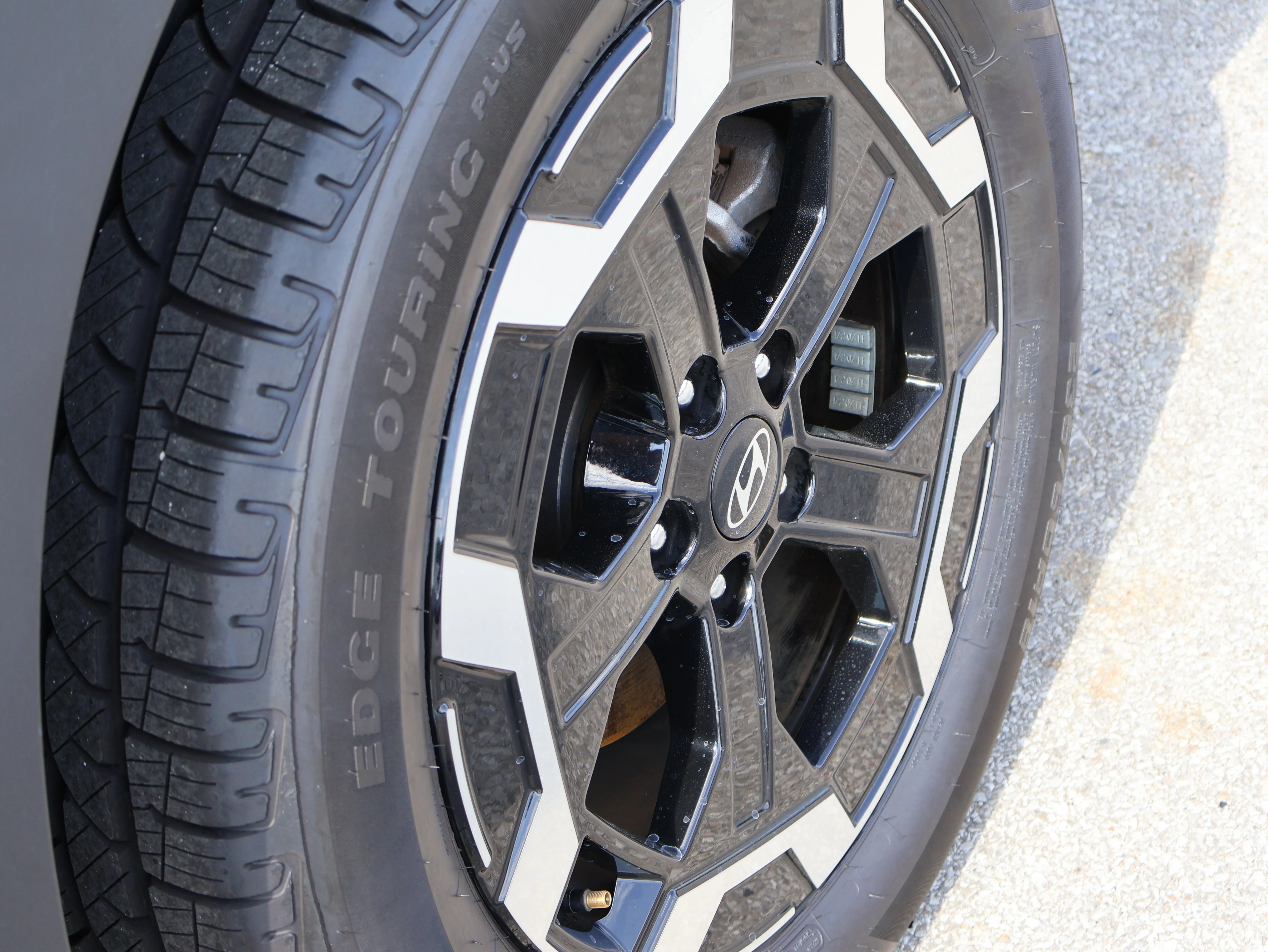 Used 2025 Ecotronic Gray Hyundai SEL image 49