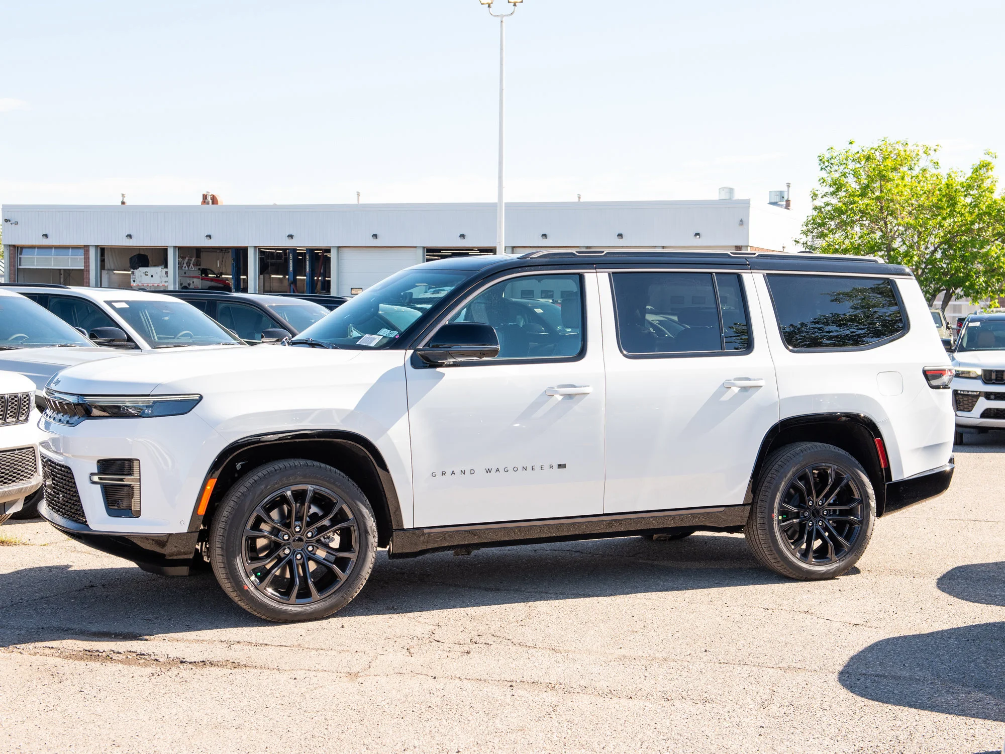 New 2026 White Jeep Summit Obsidian* image 2