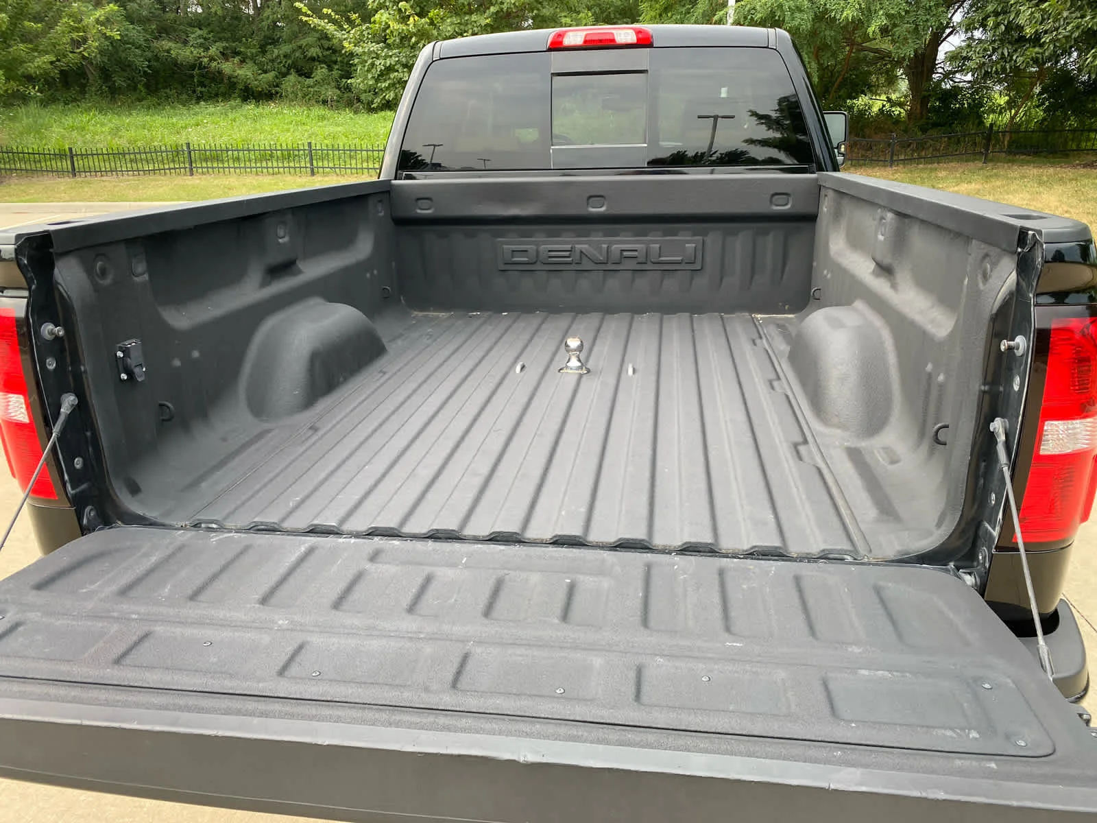 Used 2018 ONYX BLACK GMC Denali image 27