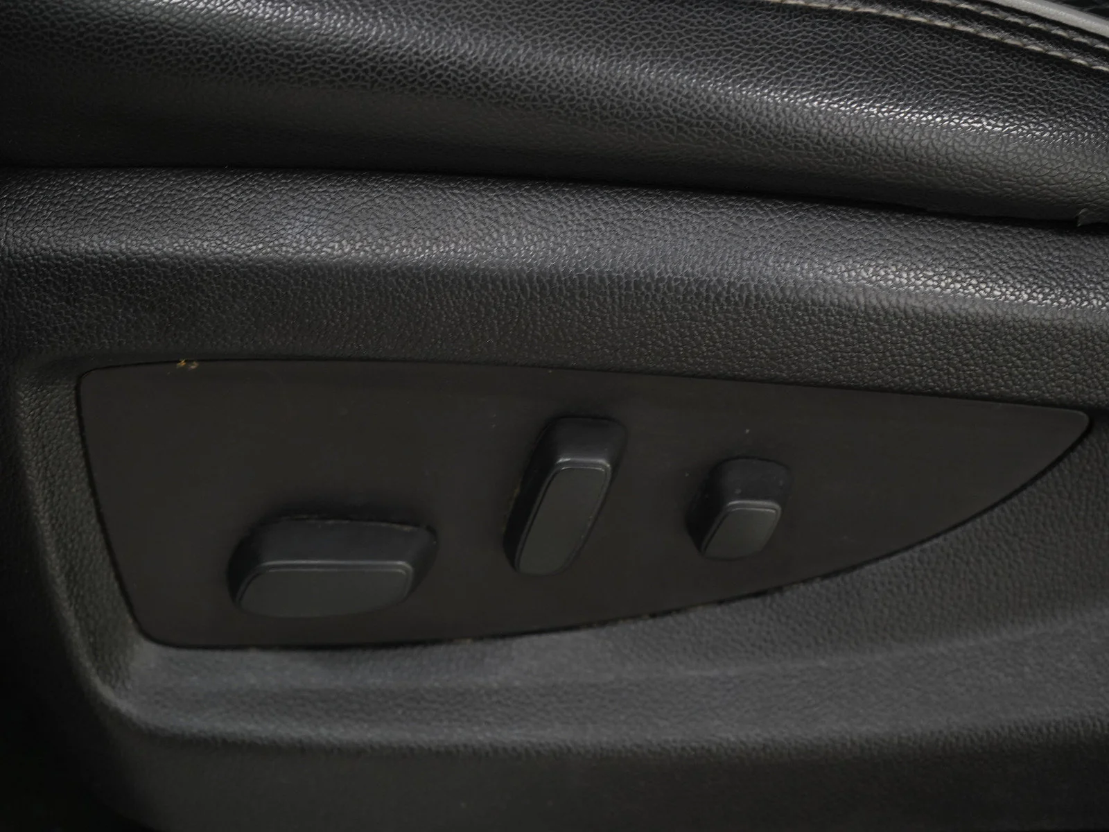 Used 2018 GRAPHITE METALLIC Chevrolet High Country image 24