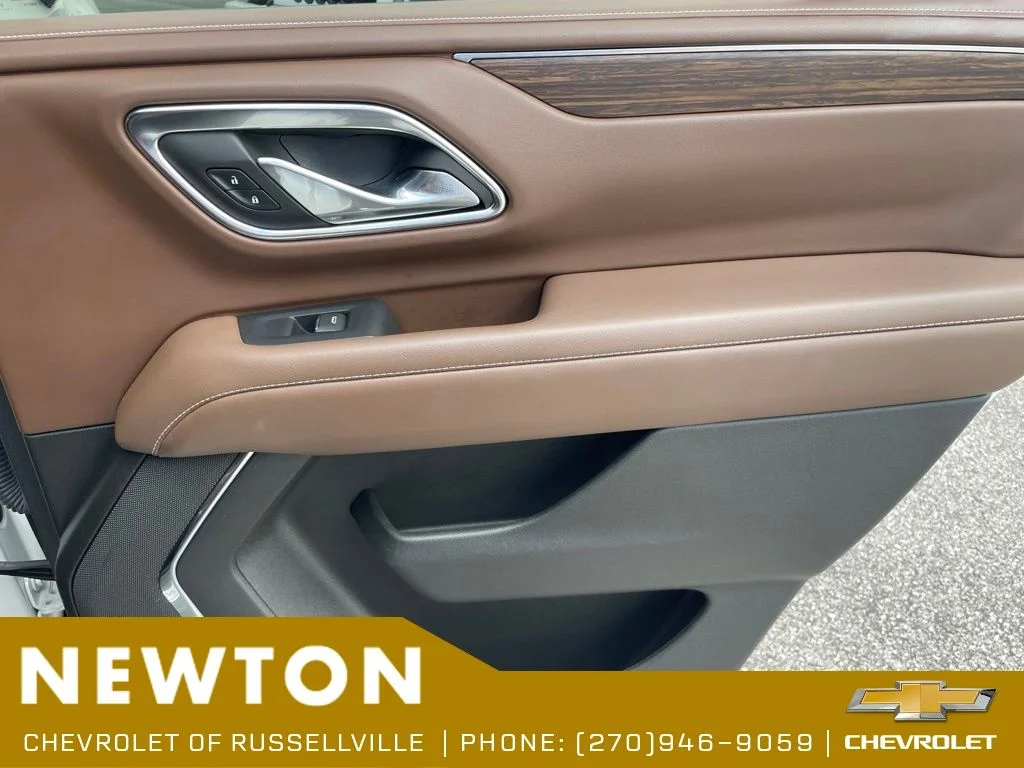 Used 2024 Pearl Chevrolet High Country image 32