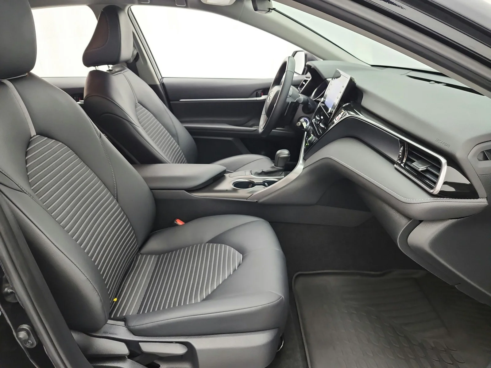 Used 2024 Midnight Black Metallic Toyota SE Auto (Natl) image 18
