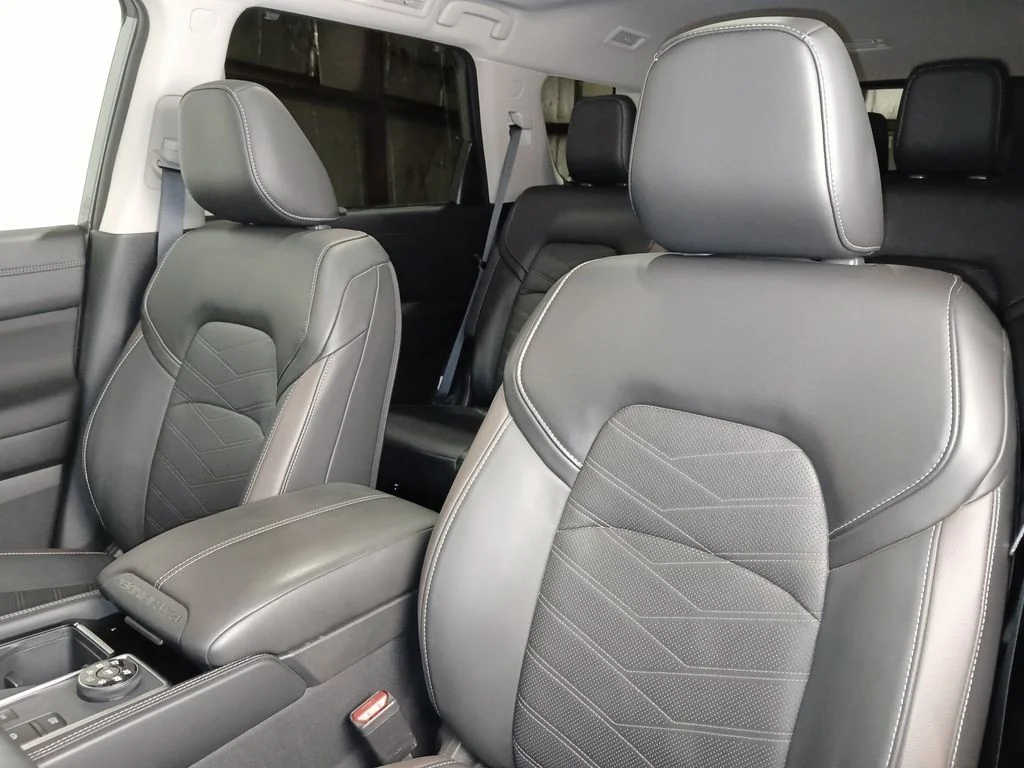 Used 2025 Gray Nissan Platinum image 11