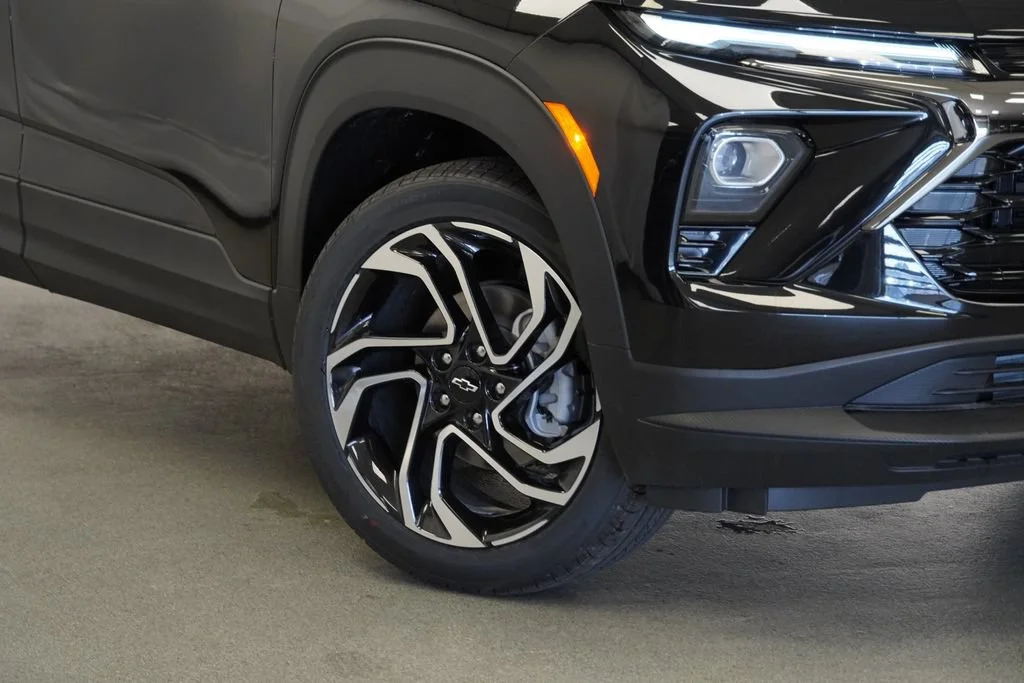 New 2026 Mosaic Black Metallic Chevrolet RS image 9