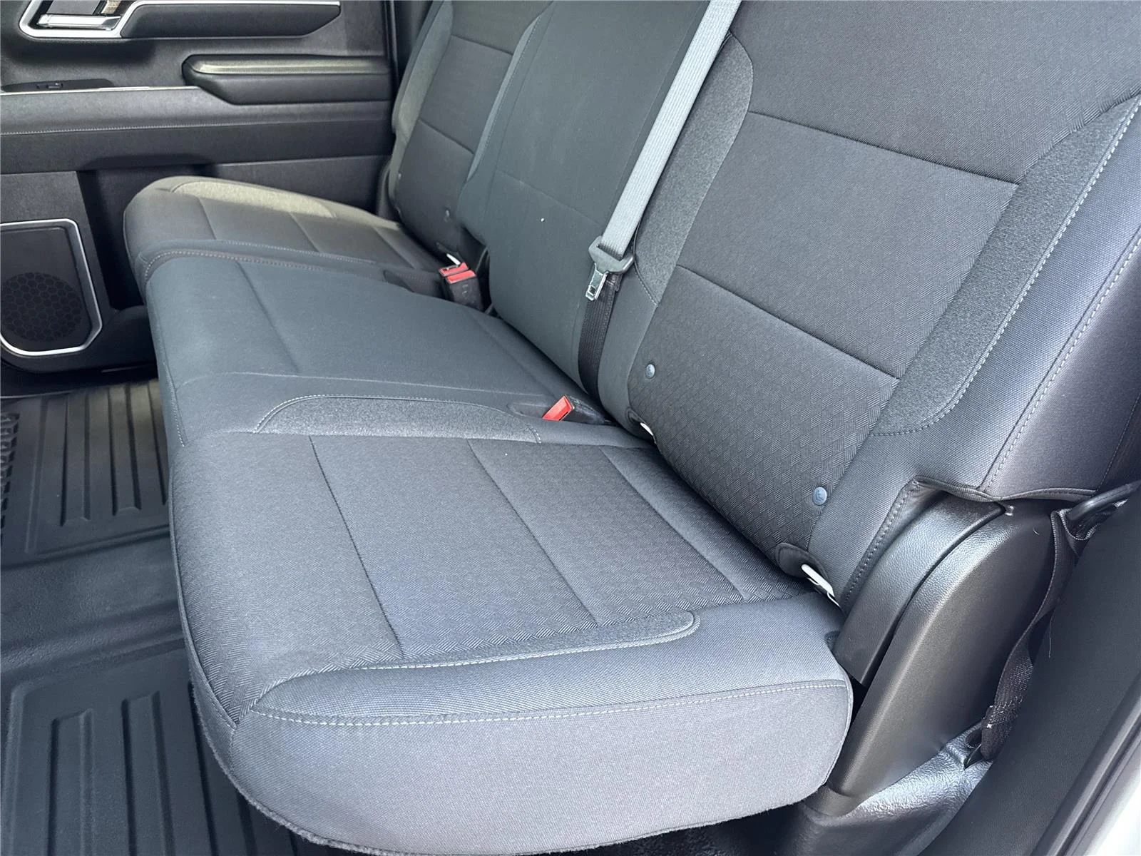 Used 2025 Summit White Chevrolet LT image 32