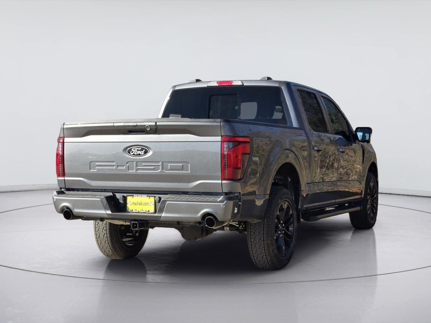 New 2026 Carbonized Gray Metallic Ford XLT image 4