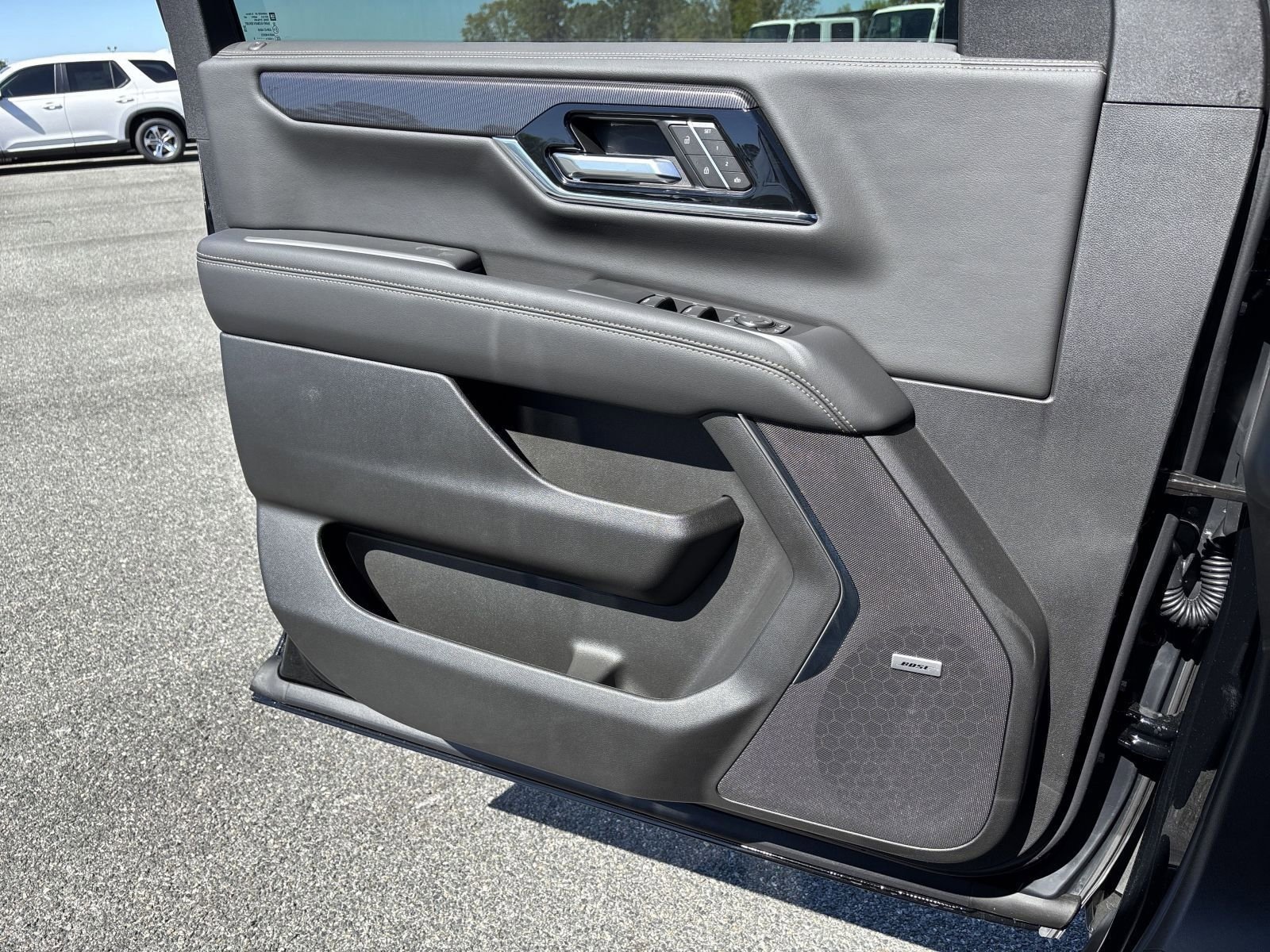 Used 2025 Onyx Black GMC 4WD 4dr Elevation image 17