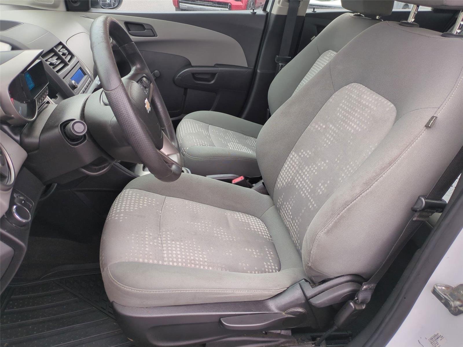 Used 2016 Summit White Chevrolet LS image 17