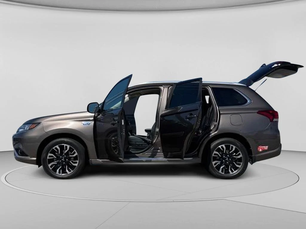 Used 2018  Mitsubishi SEL image 30