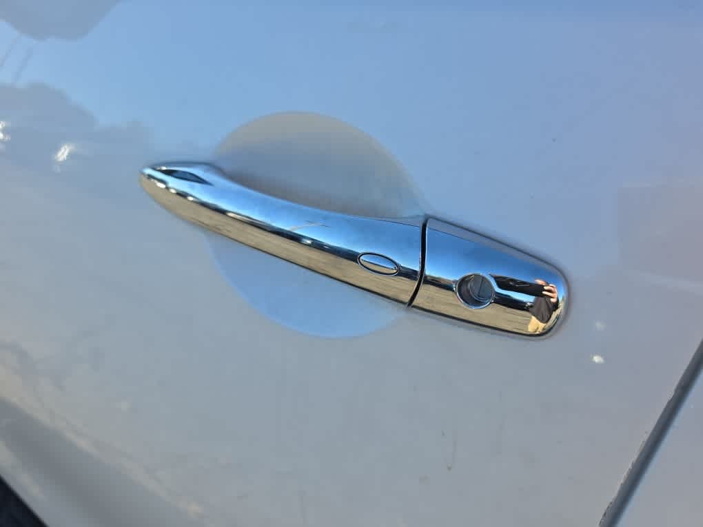 Used 2021 Aspen White Tricoat Nissan SL image 3