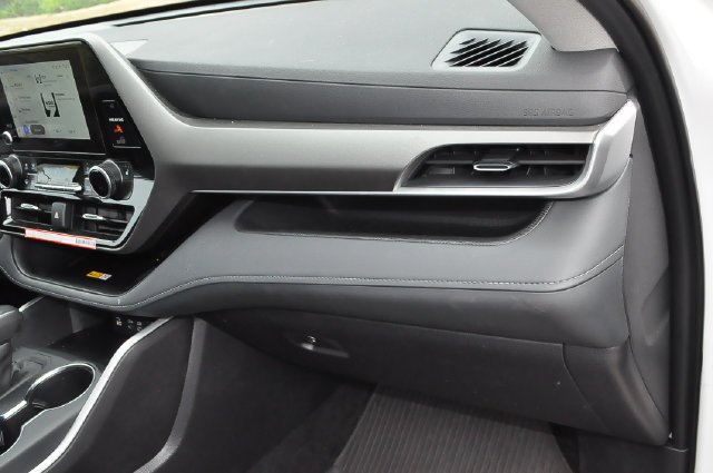 Used 2025 Beige Toyota XLE image 20