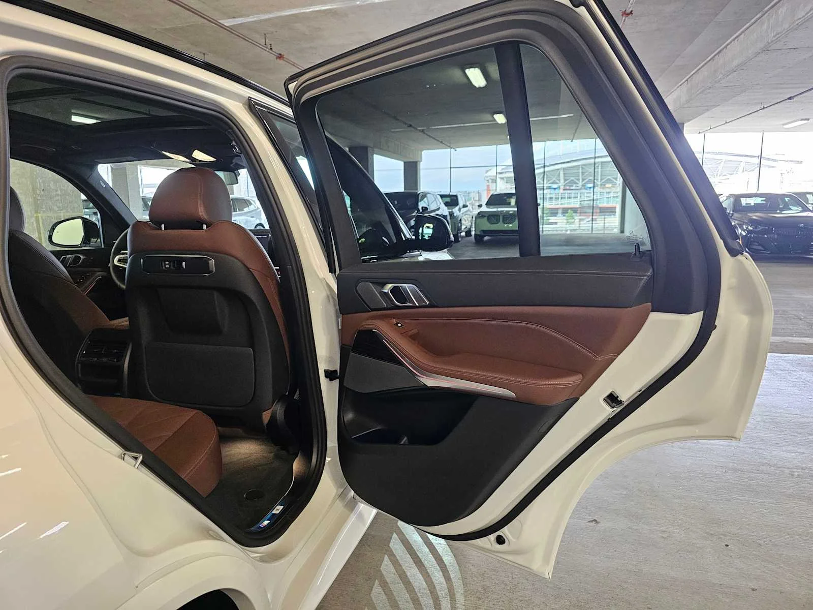 New 2026 Alpine White BMW xDrive50e image 30