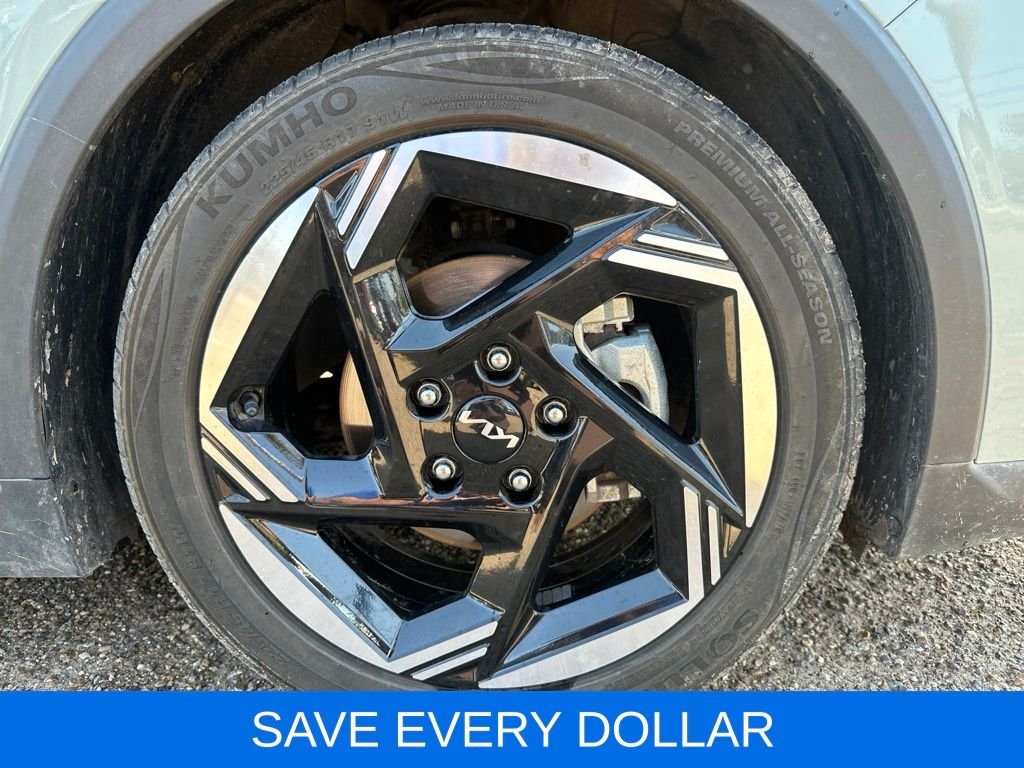 Used 2025  Kia EX image 18