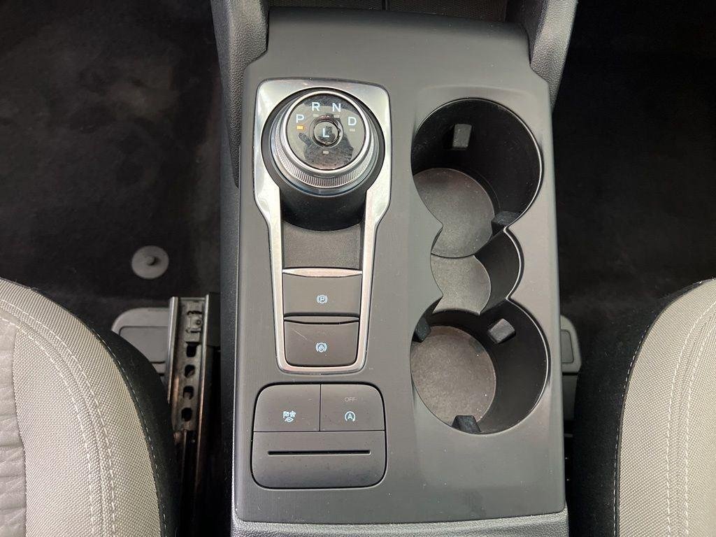Used 2022 White Metallic Ford SE image 24