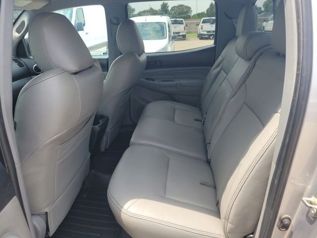Used 2015 Silver Sky Metallic Toyota Base image 17