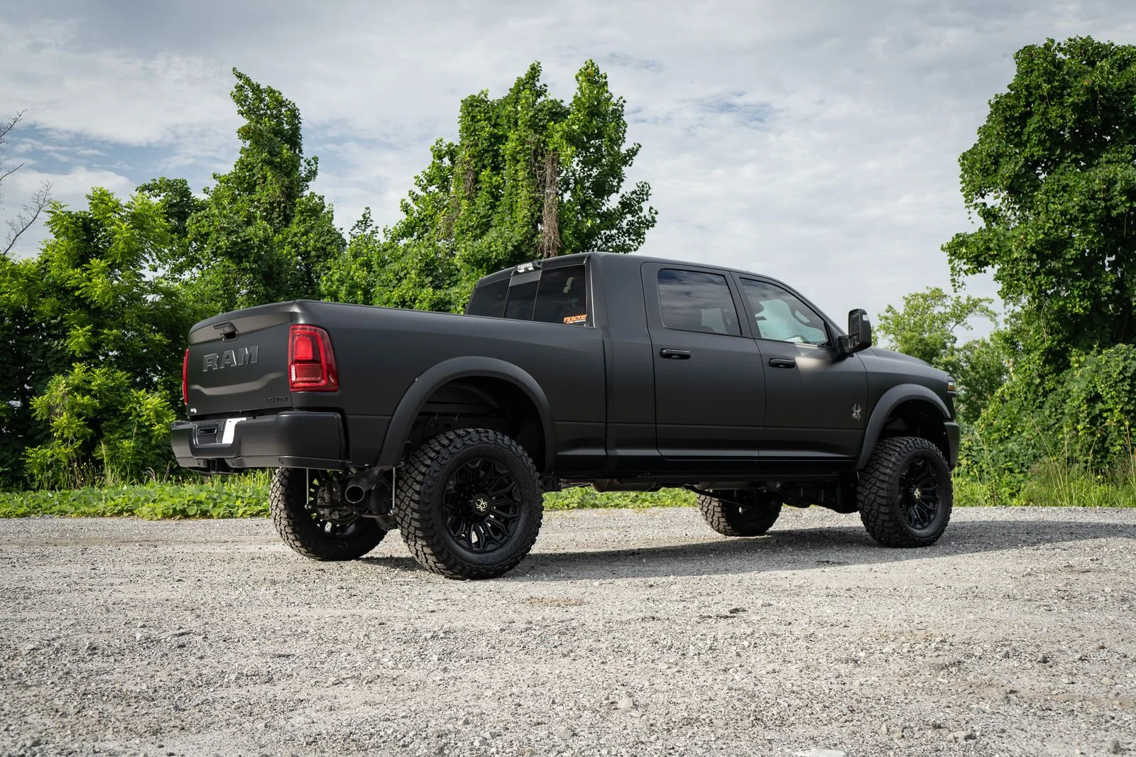 New 2026 Diamond Black Crystal Pearl-Coat Exterior Paint RAM Laramie with Black Widow Package image 19