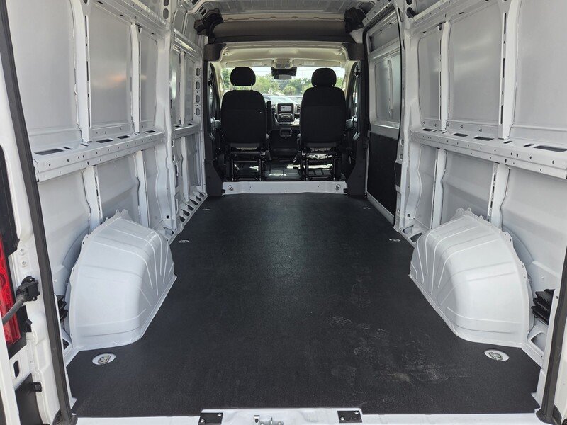 New 2026 Bright White Clear-Coat Exterior Paint RAM TRADESMAN 2500 HIGH ROOF 159" WB W/PASS SEAT image 10