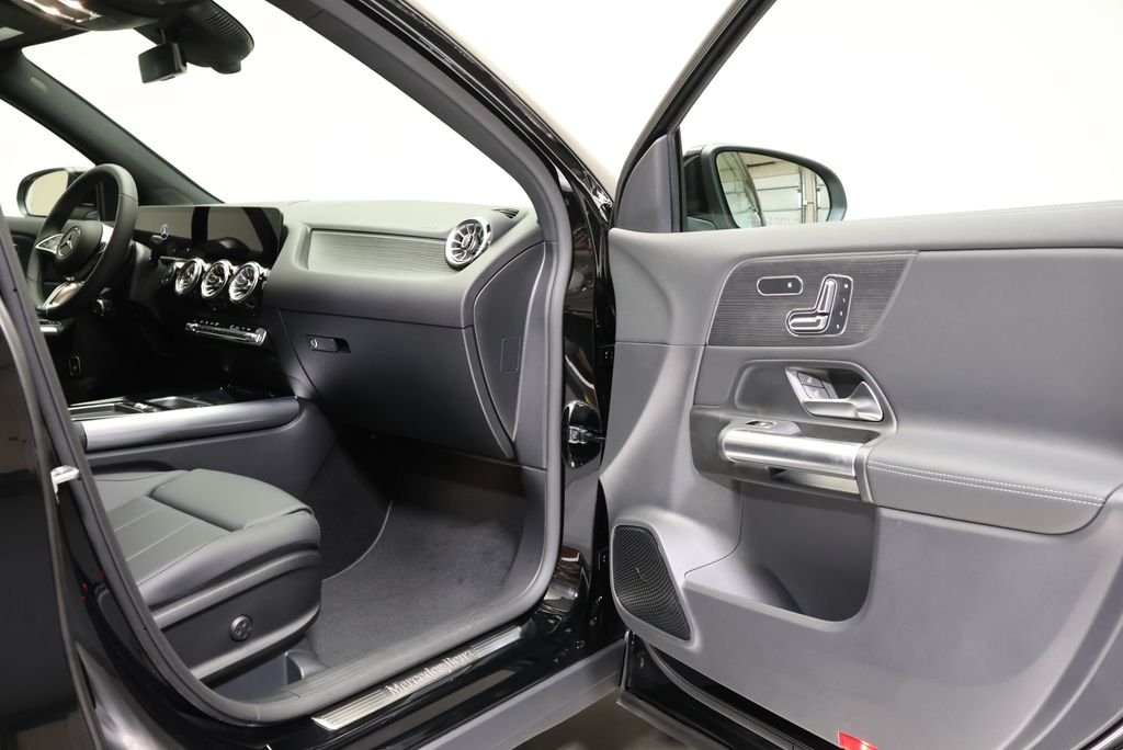 New 2026 Night Black Mercedes-Benz GLA 250 image 47