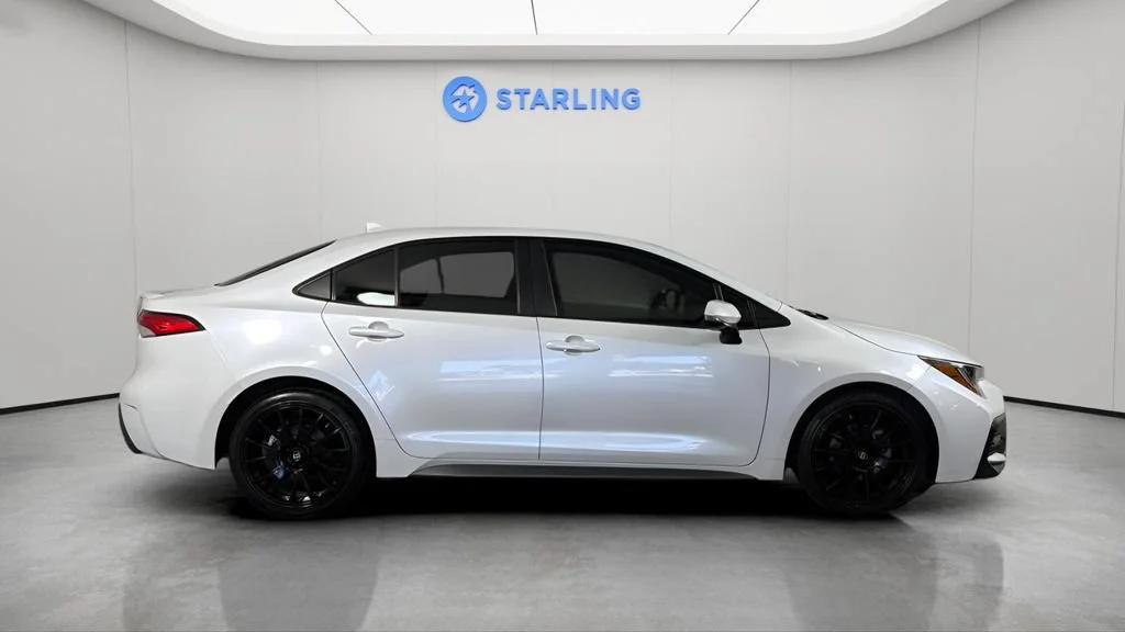 Used 2022 Off-white Toyota SE image 11