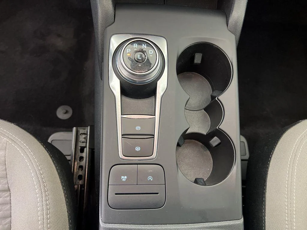 Used 2022 White Metallic Ford SE image 24