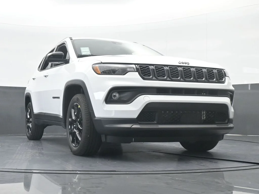 New 2026 Bright White Clear-Coat Exterior Paint Jeep Latitude image 55