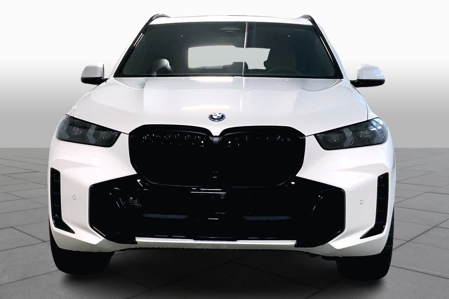 Used 2026 Mineral White Metallic BMW xDrive50e image 3