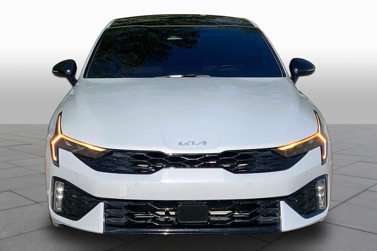 Certified Used 2025 Wolf Gray Kia GT-Line image 4