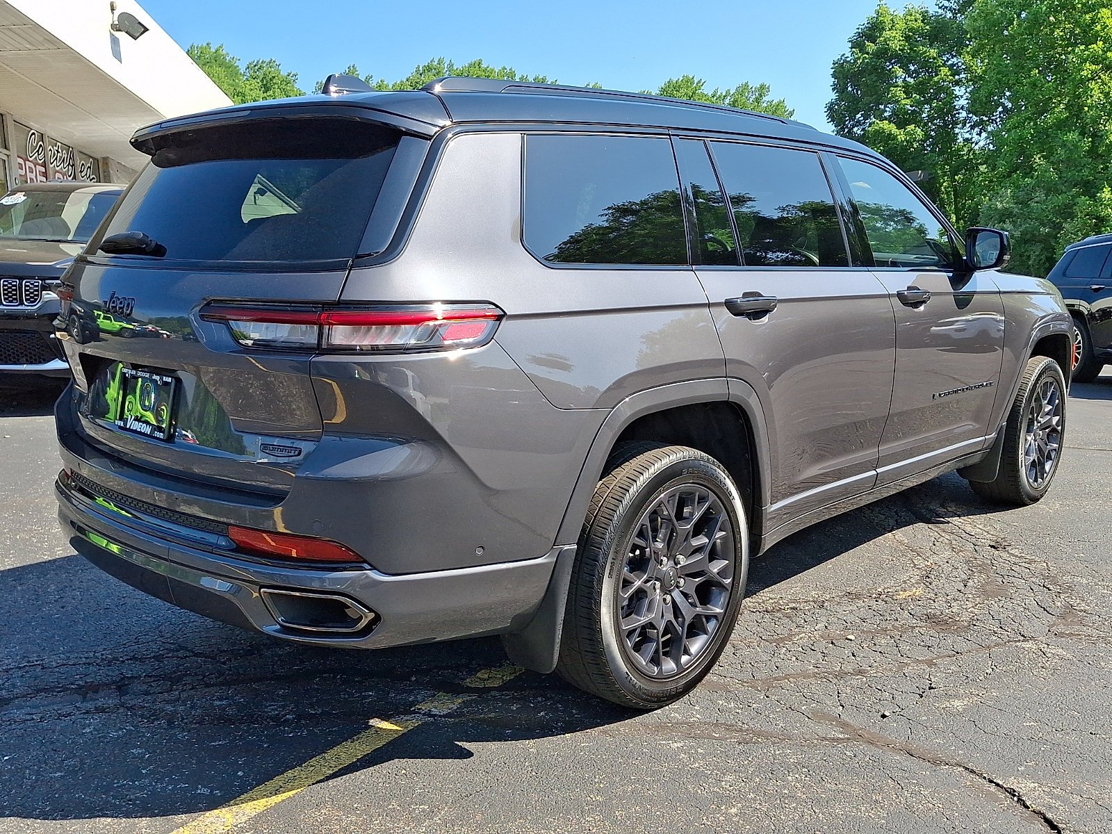 Certified Used 2025 Baltic Gray Metallic Clearcoat Jeep Summit image 6