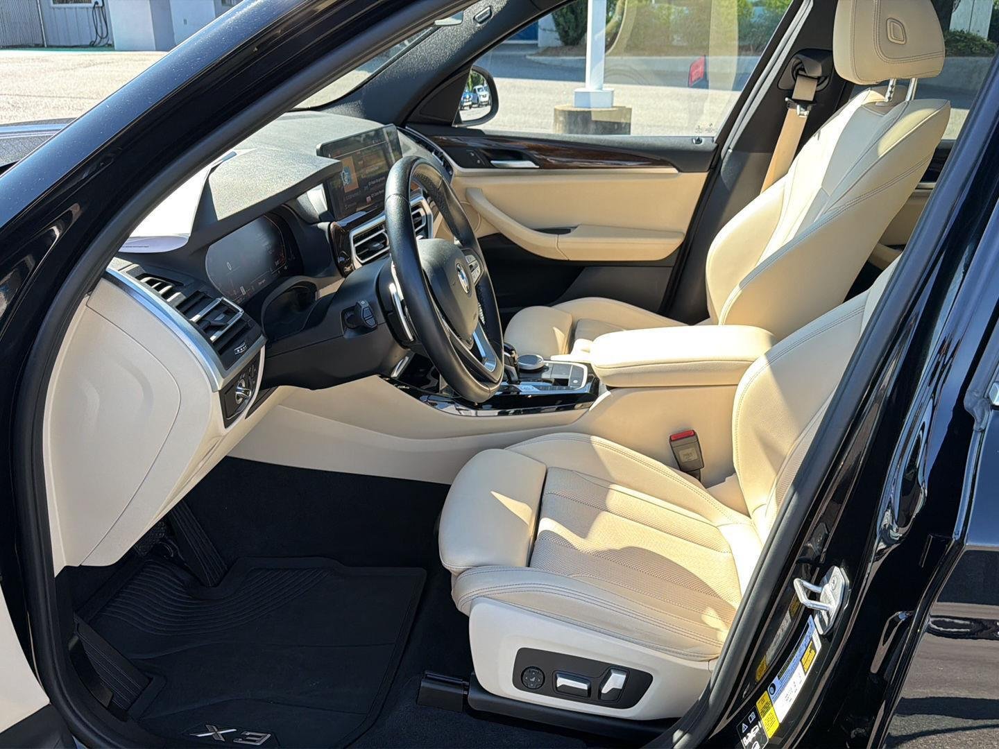 Used 2022 Jet Black BMW xDrive30i image 10