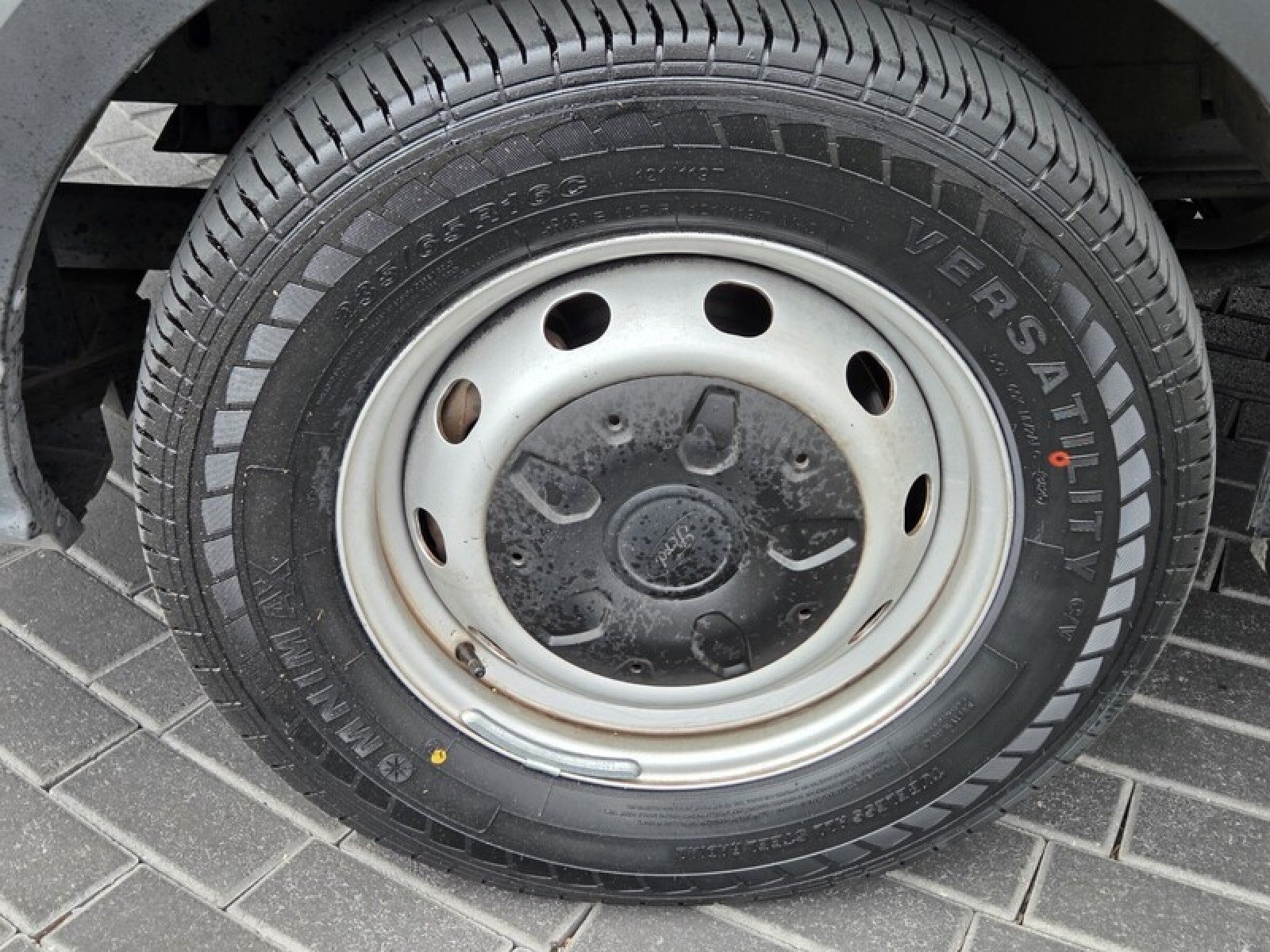 Used 2023 BLACK Ford XL image 12