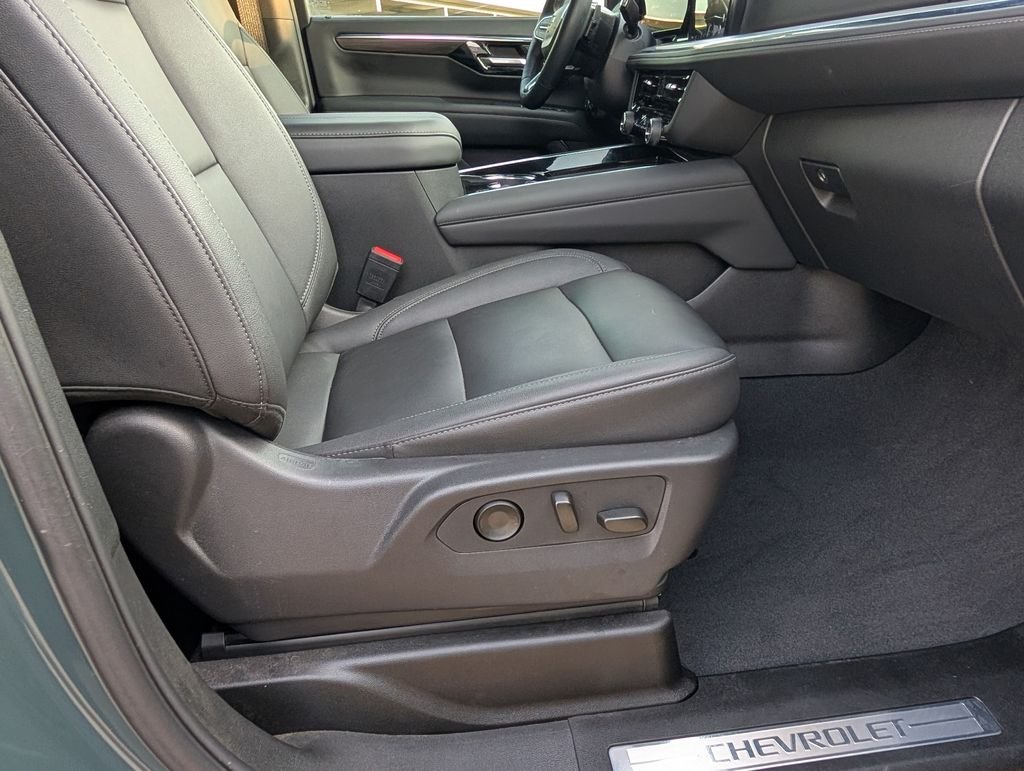 Used 2026 Gray Chevrolet Z71 image 28