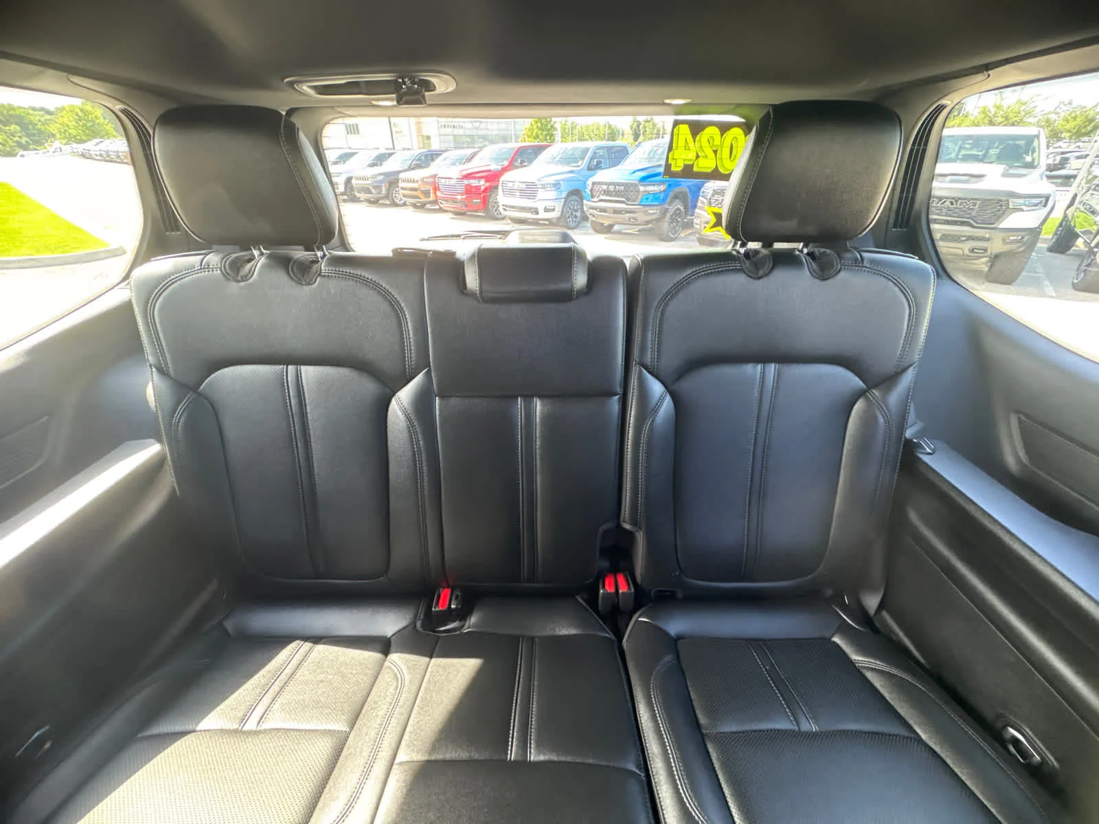 Used 2024 Velvet Red Pearlcoat Jeep  image 18