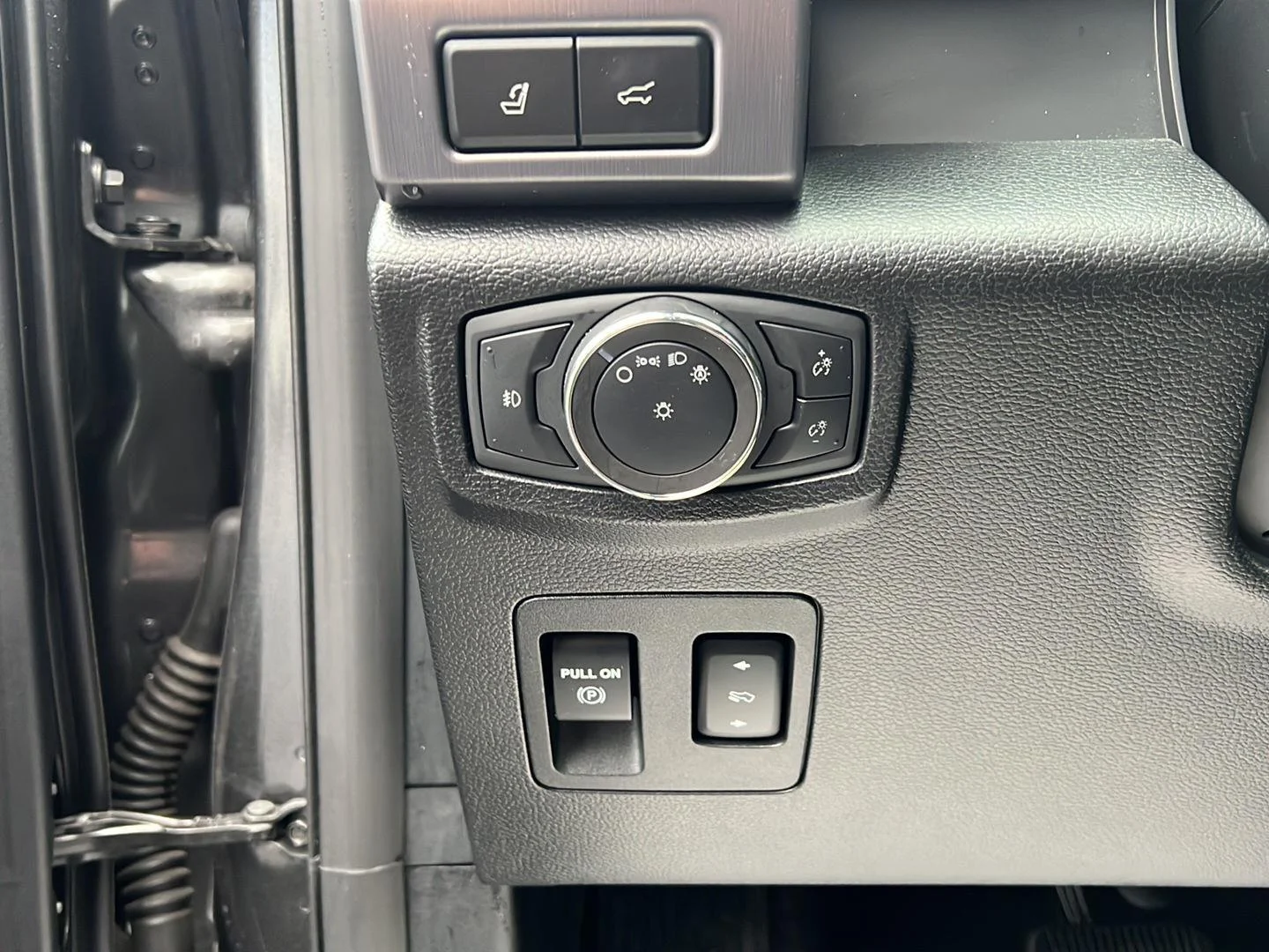Used 2020 Magnetic Ford Platinum image 6
