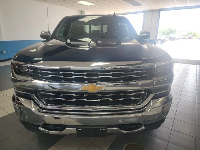 Used 2016 Deep Ocean Blue Metallic Chevrolet LTZ image 9