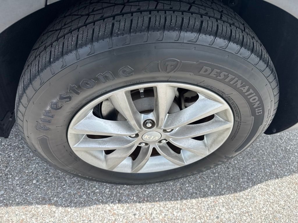 Used 2017 Silver Kia LX image 9