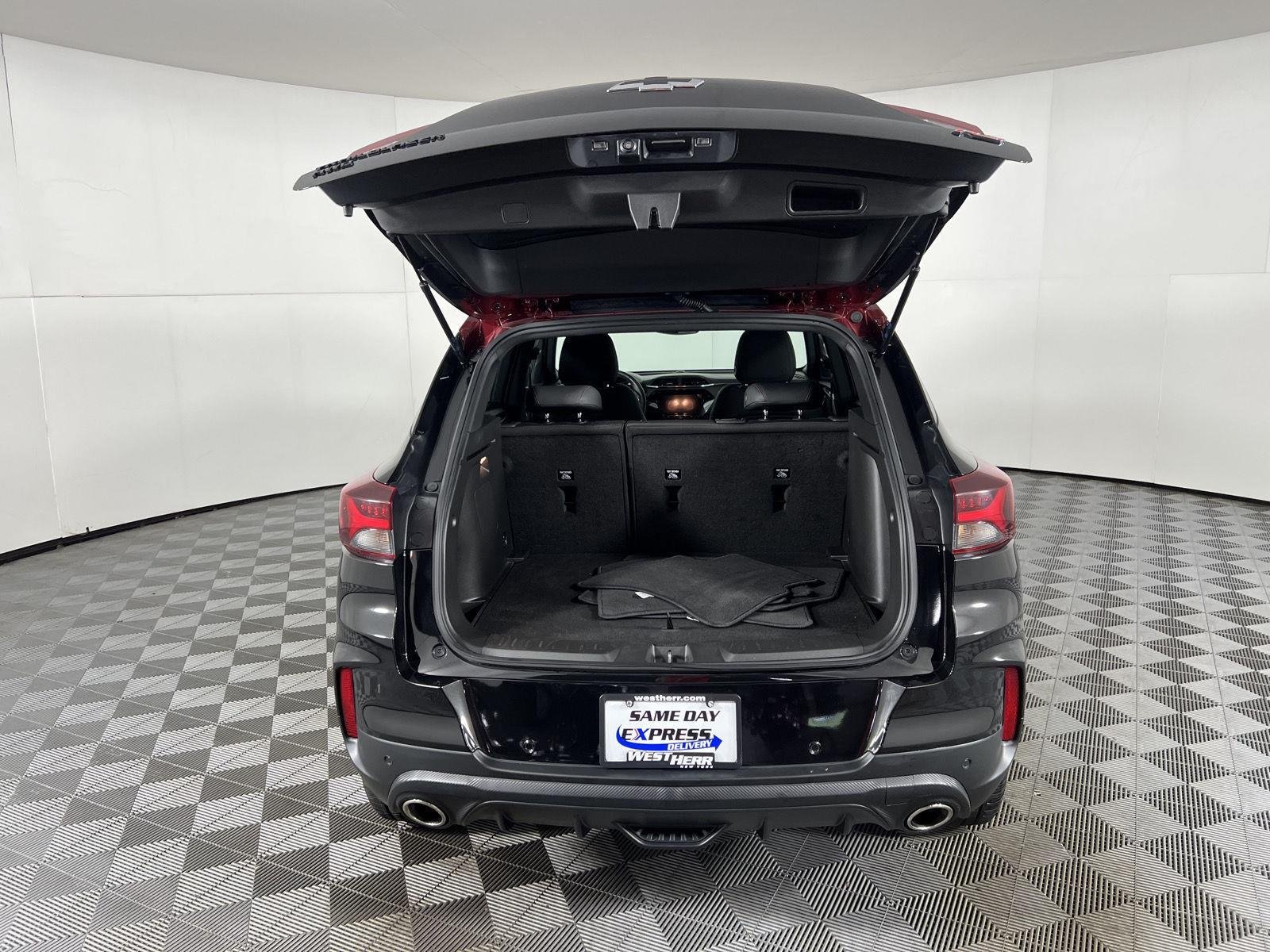 Used 2022 Mosaic Black Metallic Chevrolet RS image 28