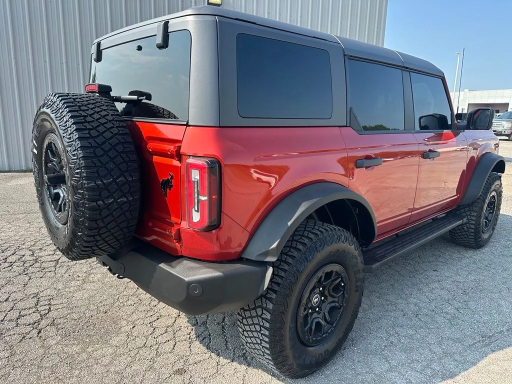 Used 2022 Red Ford Wildtrak image 5