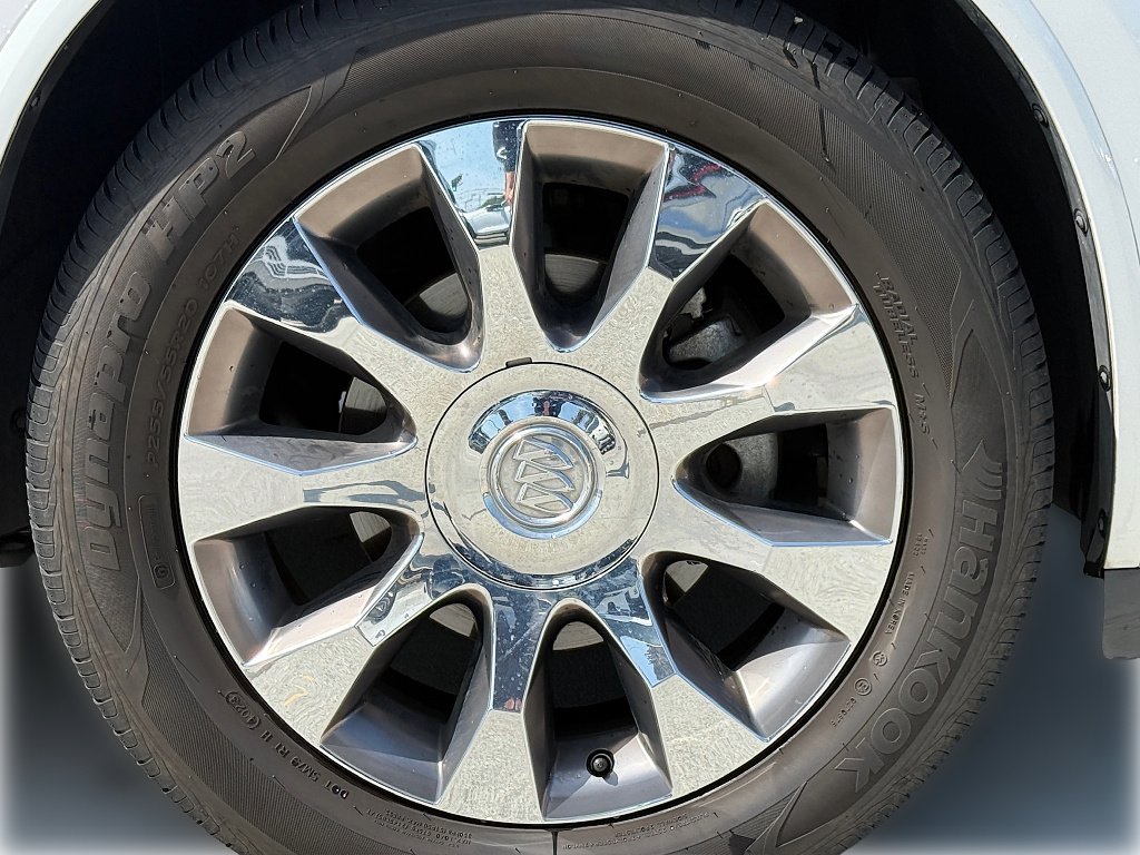 Used 2017 Summit White Buick Premium image 4