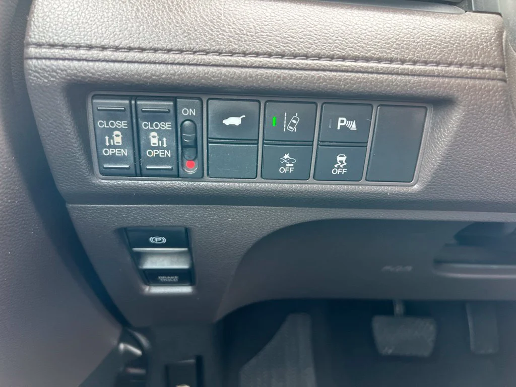 Used 2018 Forest Mist Metallic Honda Touring image 35