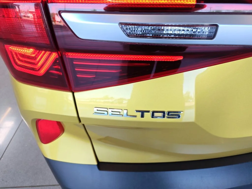 Used 2021 Yellow Kia SX image 27