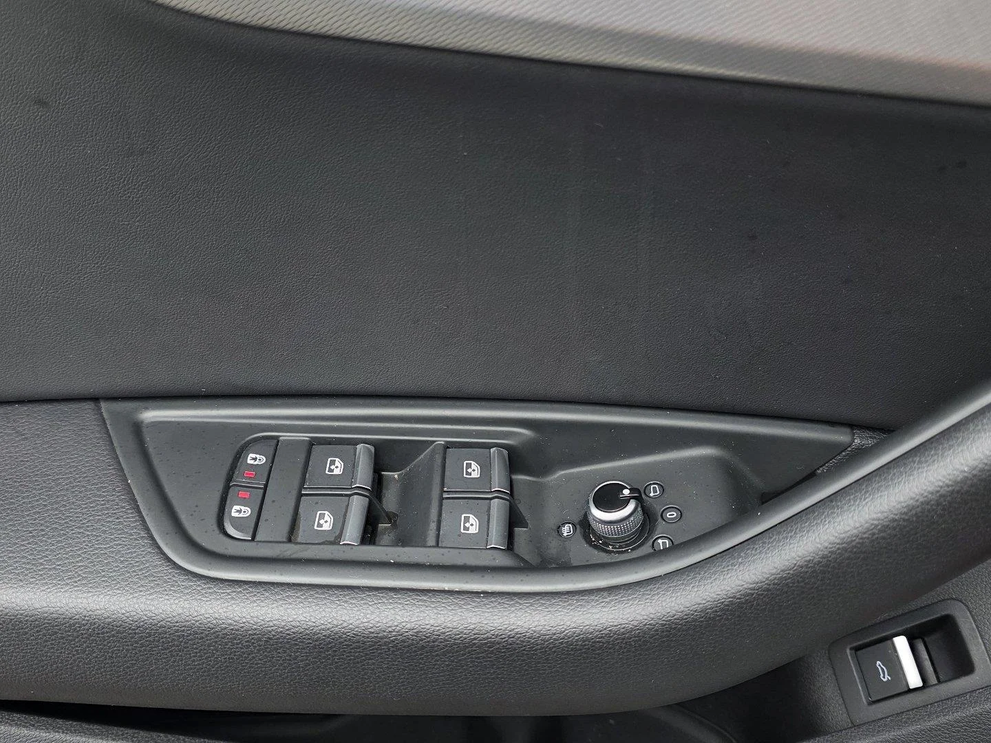 Used 2025  Audi S line Premium image 25