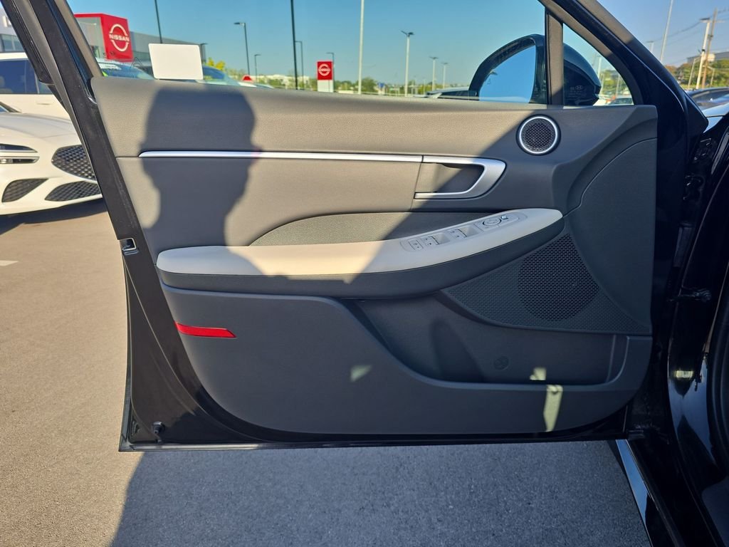 Used 2024 Black Hyundai SEL image 13