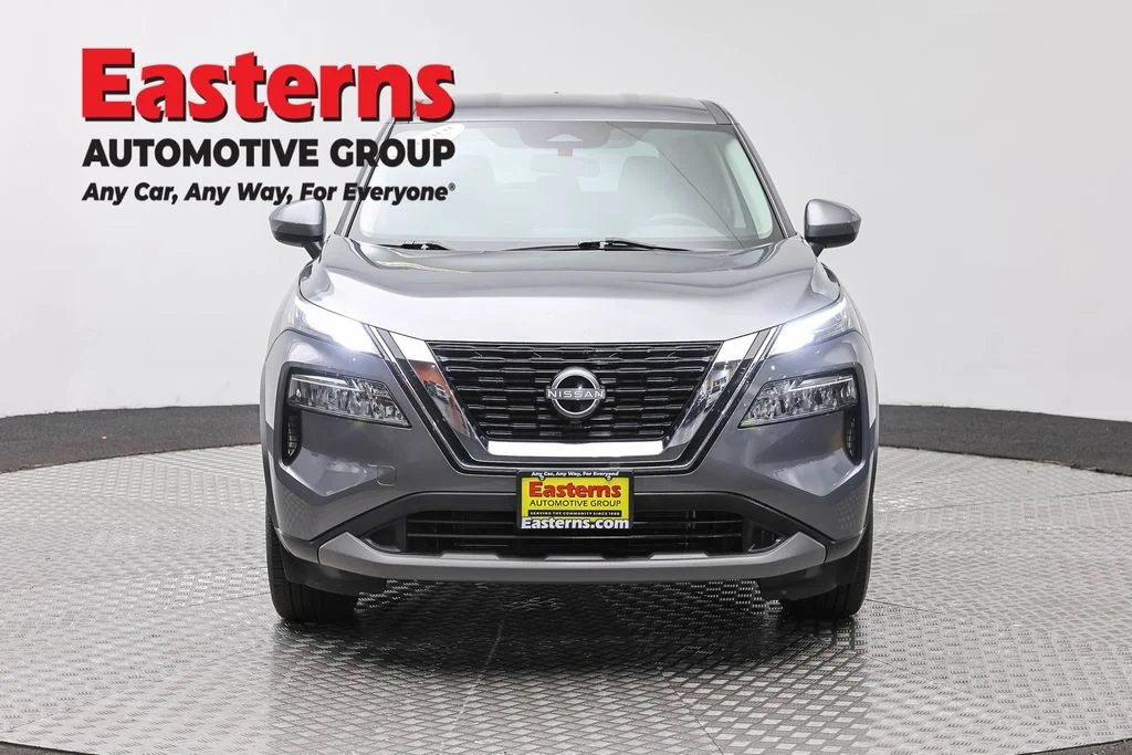 Used 2023 Gray Nissan SV image 2