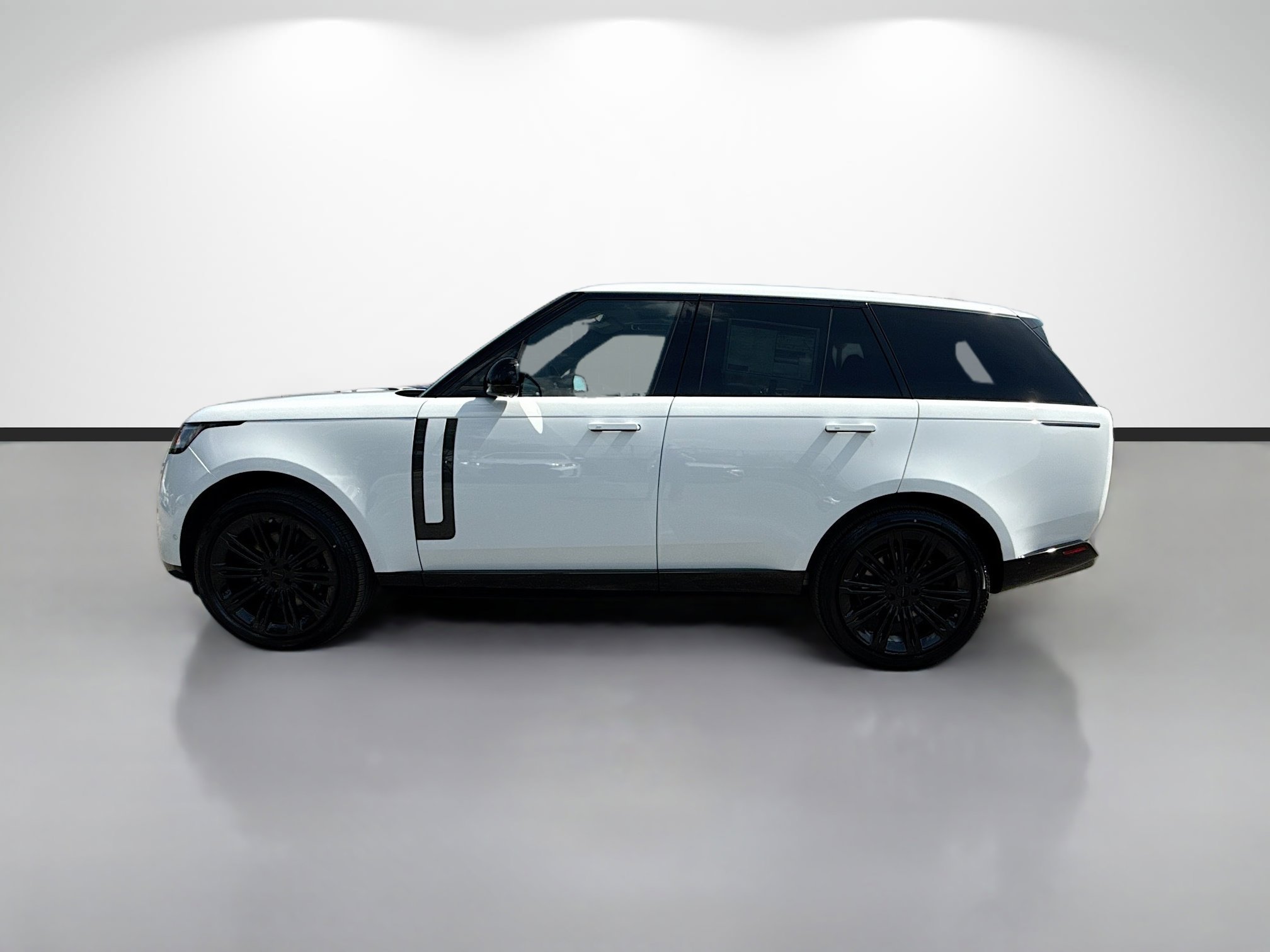 New 2026 Fuji White Land Rover SE image 2